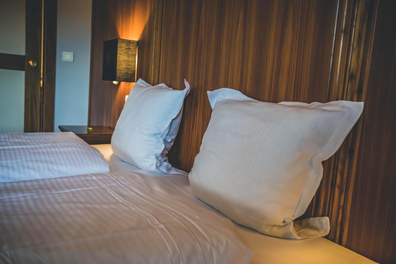Hotel Spa Et Restaurant Au Chasseur ビルケンヴァルト エクステリア 写真