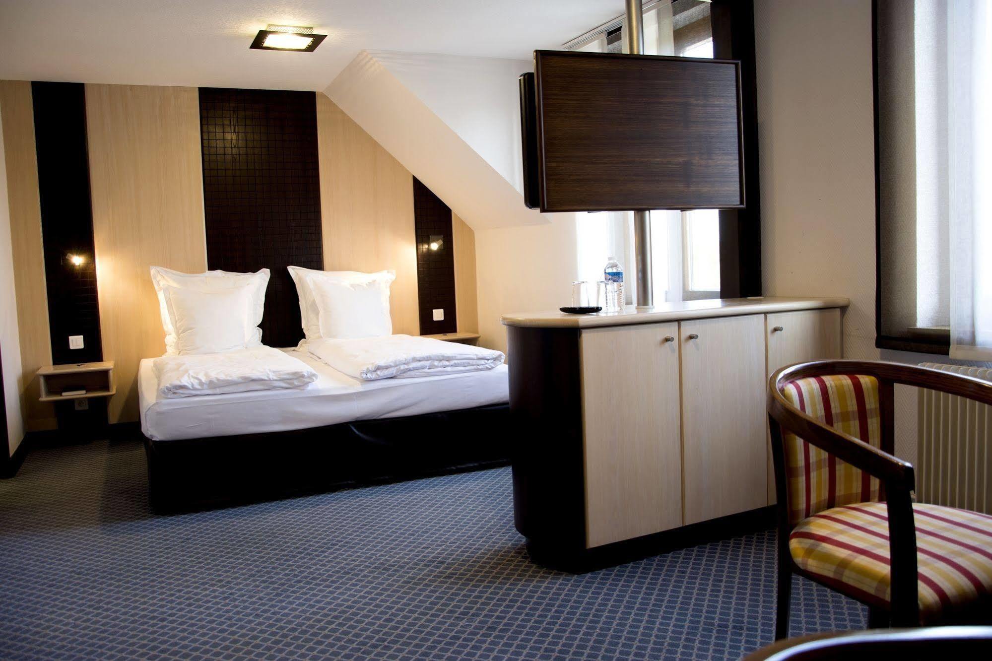 Hotel Spa Et Restaurant Au Chasseur ビルケンヴァルト エクステリア 写真