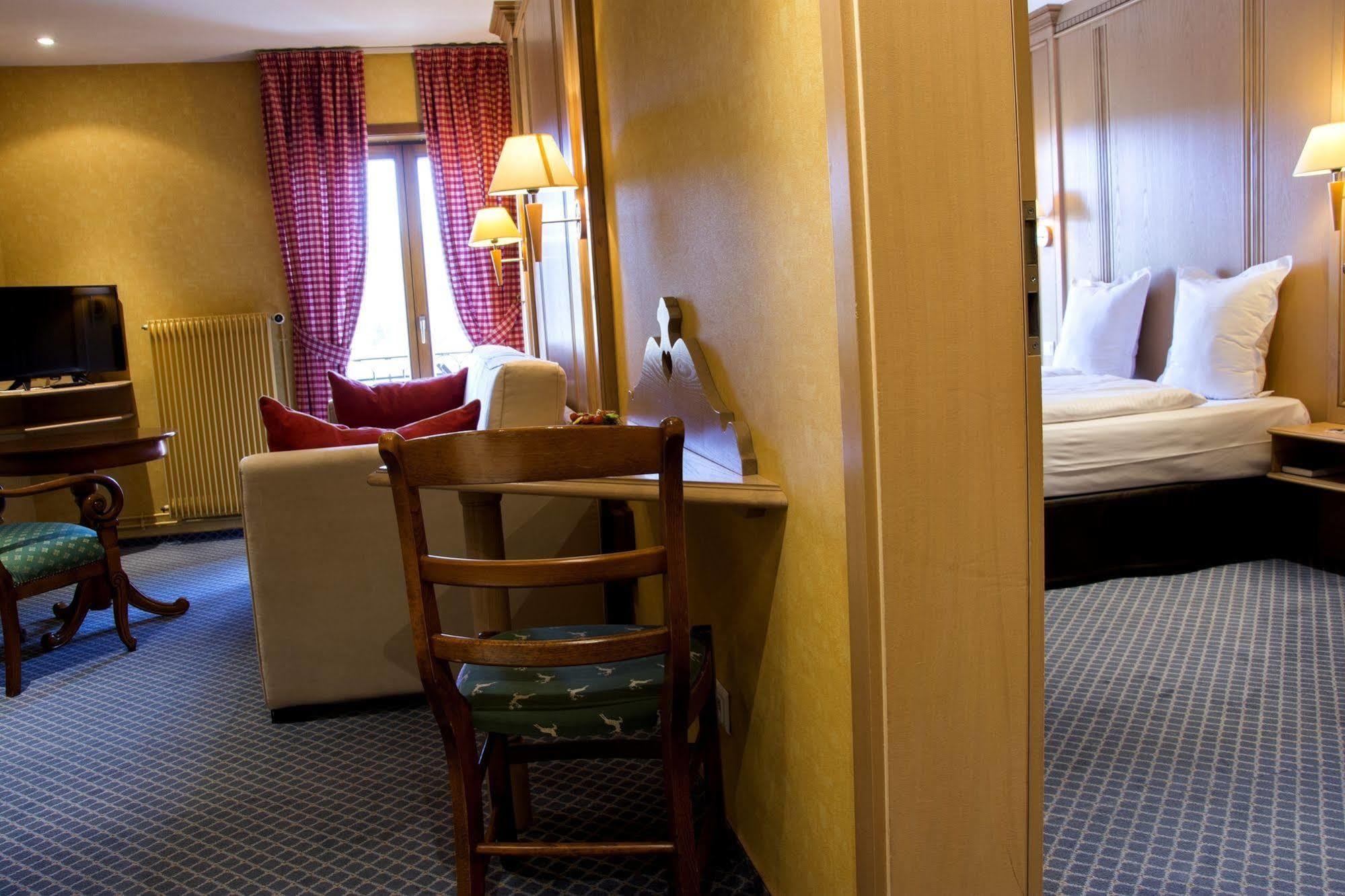 Hotel Spa Et Restaurant Au Chasseur ビルケンヴァルト エクステリア 写真