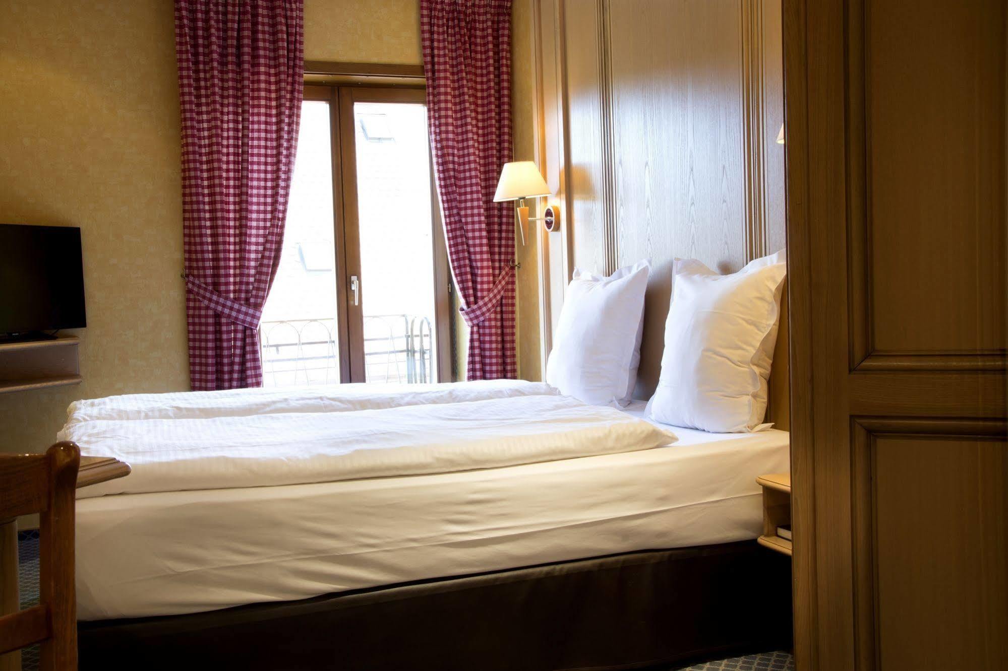 Hotel Spa Et Restaurant Au Chasseur ビルケンヴァルト エクステリア 写真
